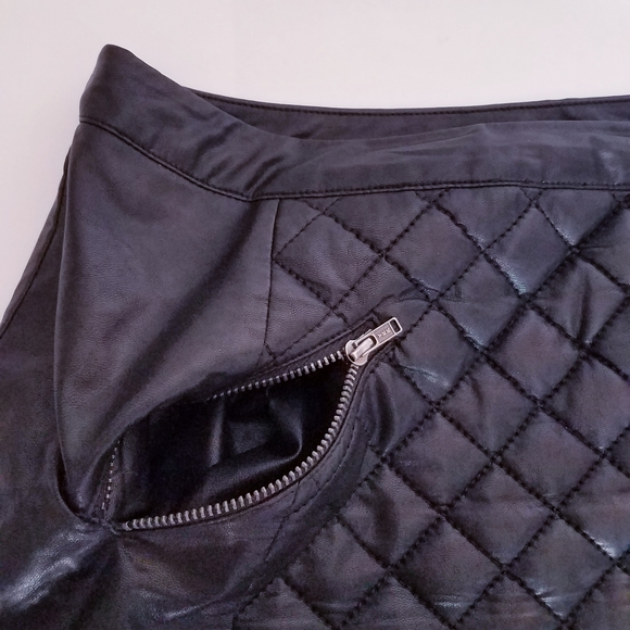 Sparkle & Fade Quilted Faux Leather Skirt (size:2) - Picture 6 of 8